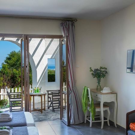 11 Zen Hostel Latchi Dış mekan fotoğraf
